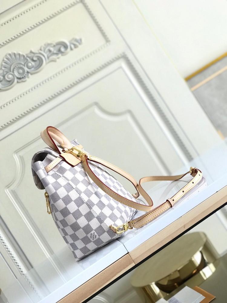 Elegant Refined Gold Shoulder Bag