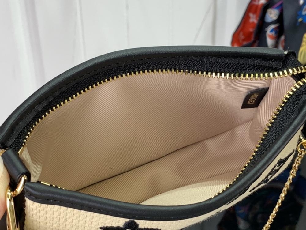 Elegant Leather Shoulder Bag