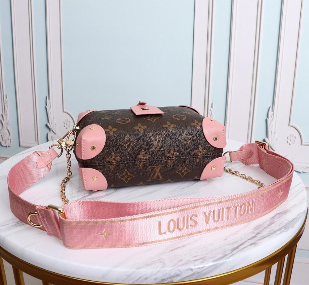 Stylish Studded Leather Shoulder Bag – Limited Edition