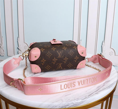 Stylish Studded Leather Shoulder Bag – Limited Edition