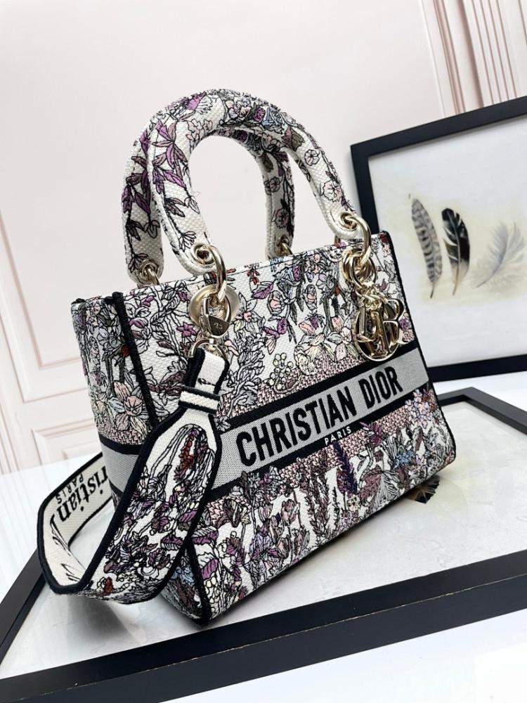 Luxury Refined Embroidered Shoulder Bag