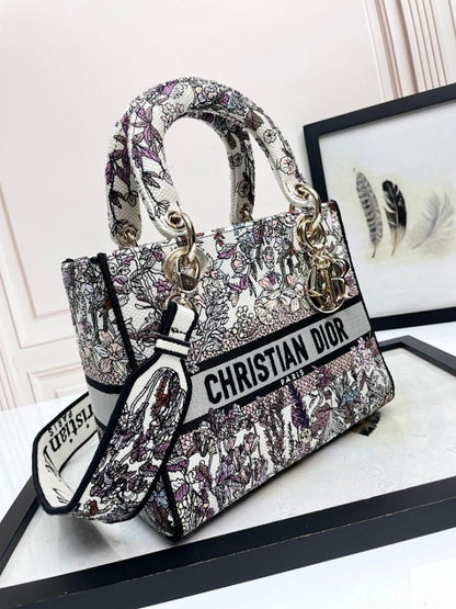 Luxury Refined Embroidered Shoulder Bag