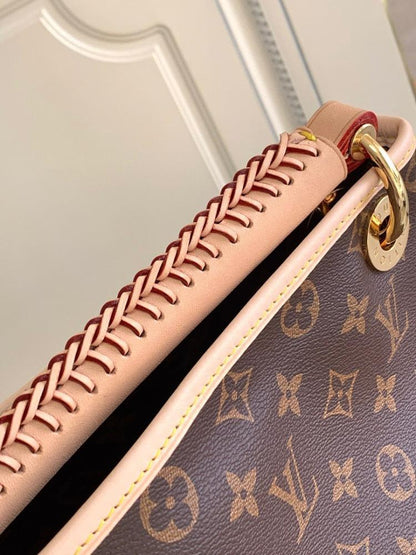 Elegant Refined Gold Crossbody Bag