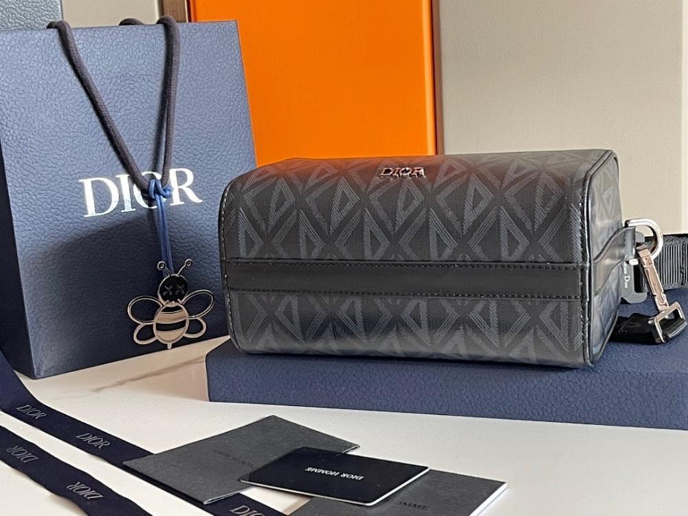 Elegant Grey Leather Shoulder Bag – Limited Edition