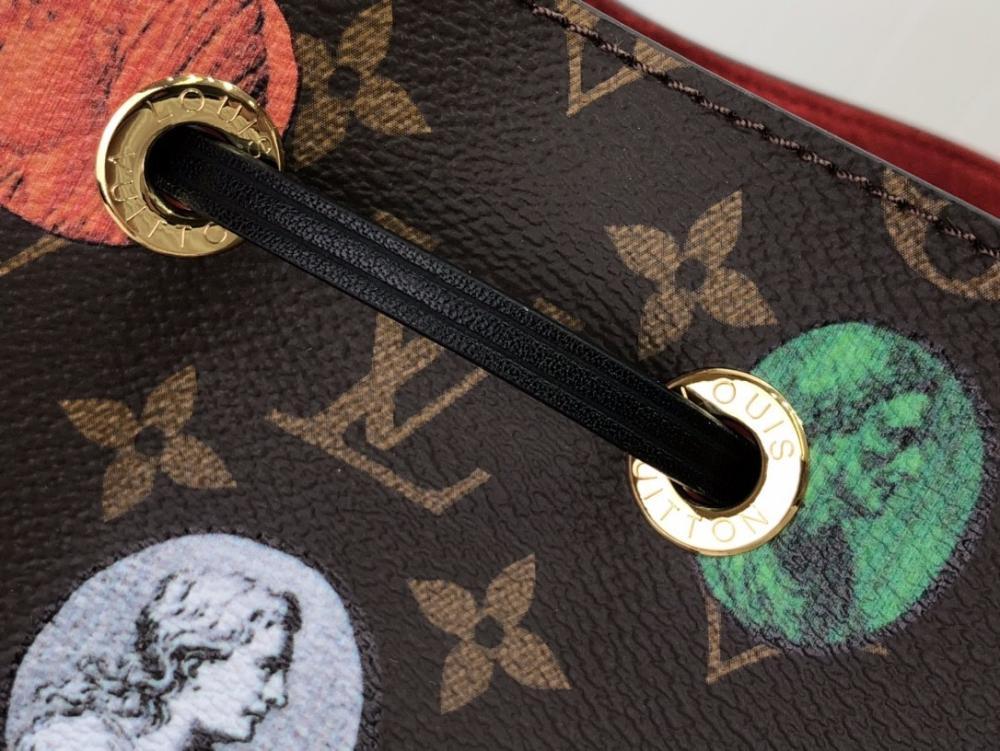 Elegant Leather Bucket Bag