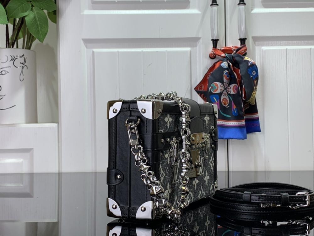 Elegant Shoulder Bag