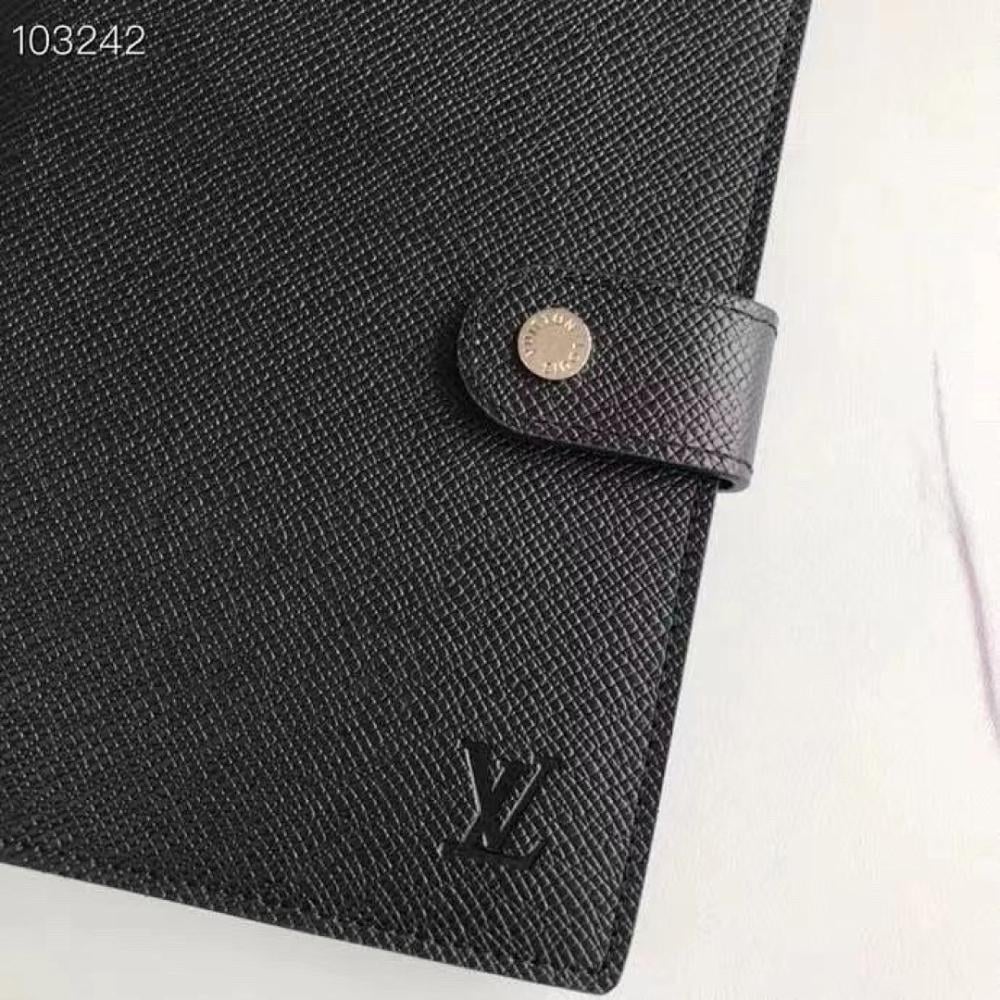 Italian-Inspired Elegant Leather Crossbody Bag