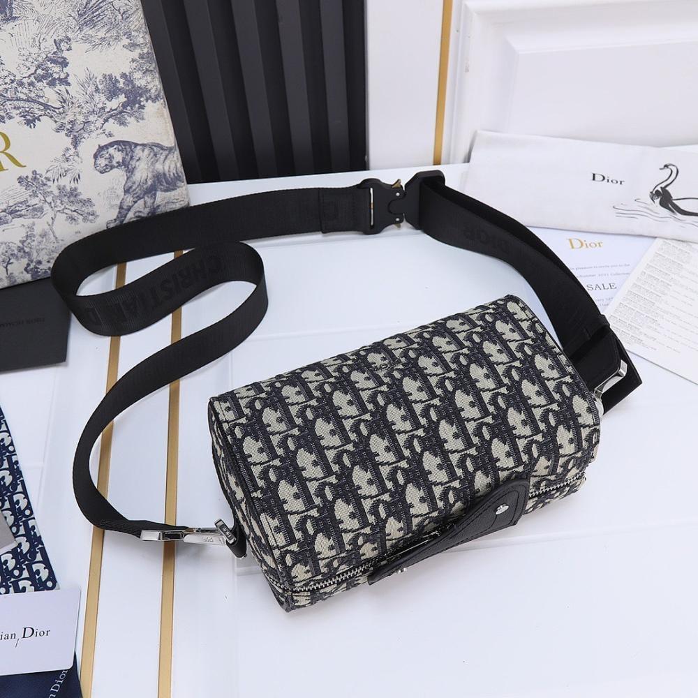 Modern Elegant Grey Leather Shoulder Bag