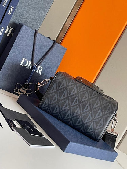 Elegant Grey Leather Shoulder Bag – Limited Edition