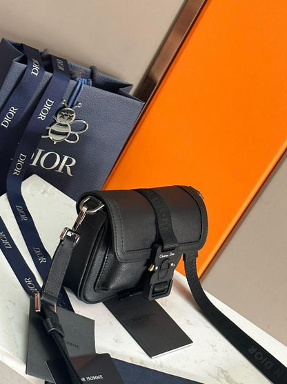 Classic Modern Leather Shoulder Bag