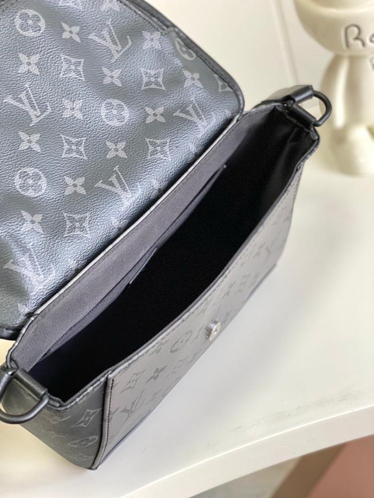 Modern Elegant Black Leather Shoulder Bag