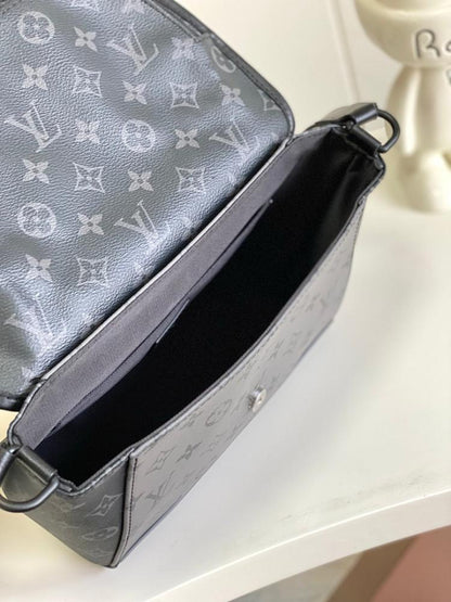 Modern Elegant Black Leather Shoulder Bag