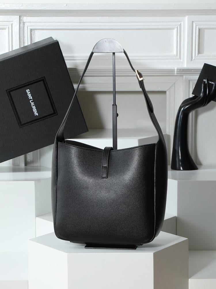 Elegant Refined Leather Bag