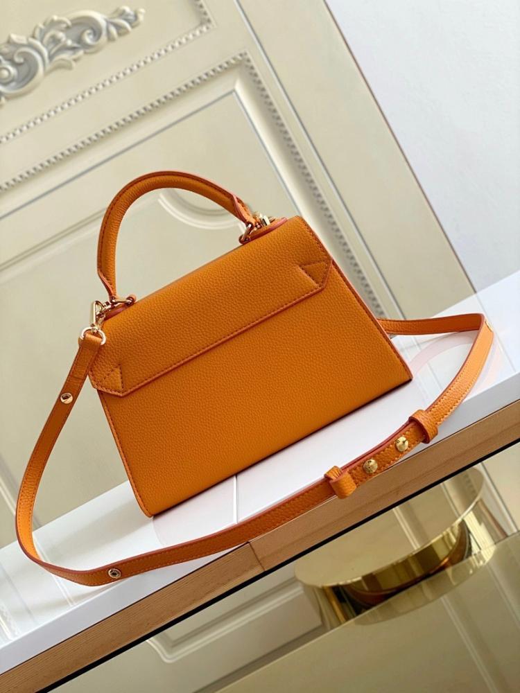 Twist Quilted Leather Shoulder Bag