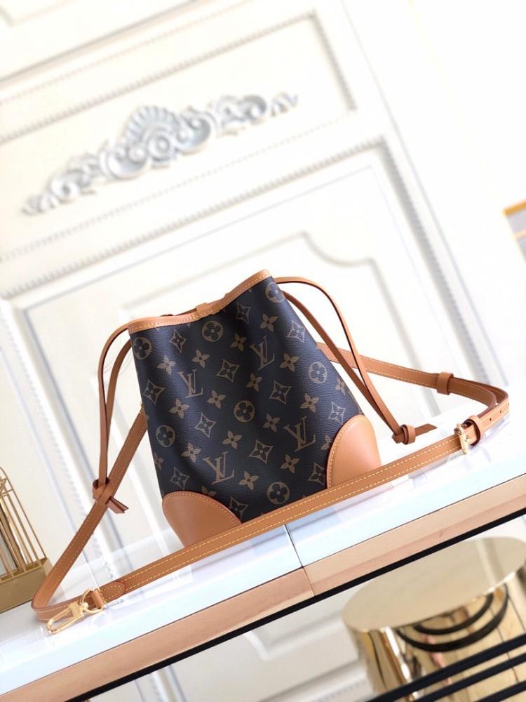 Modern Refined Bucket Bag