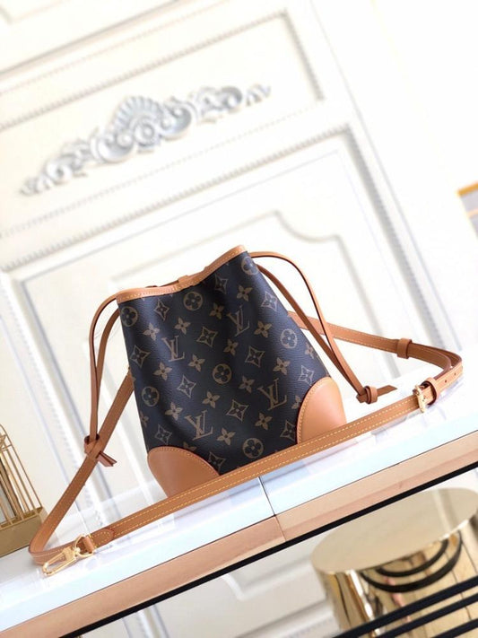 Modern Refined Bucket Bag