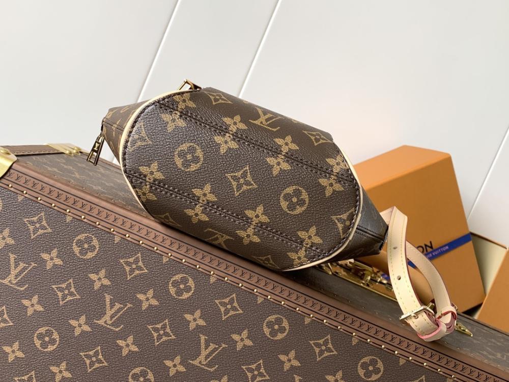 Elegant Leather Shoulder Bag