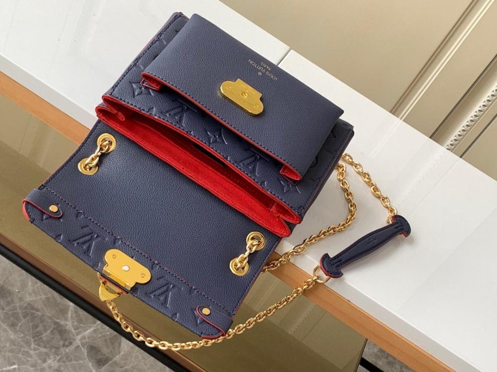Elegant Refined Leather Shoulder Bag