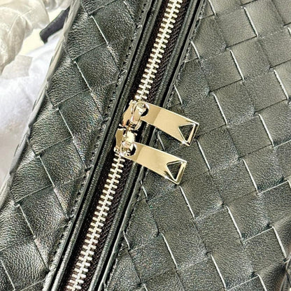 Elegant Woven Leather Shoulder Bag – Special Edition