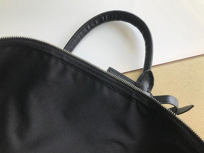 Modern Black Leather Crossbody Bag – Limited Edition