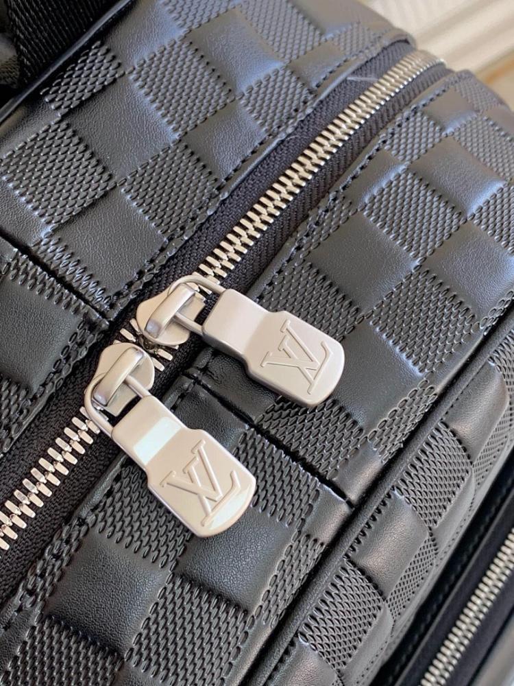 Stylish Refined Silver Leather Shoulder Bag