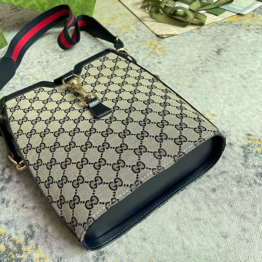 Elegant Shoulder Bag – Limited Edition