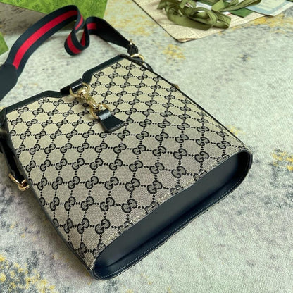 Elegant Shoulder Bag – Limited Edition