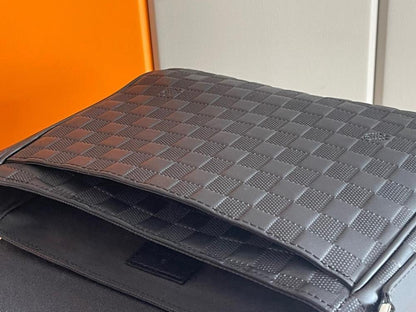 Modern Luxury Leather Shoulder Bag – Limited Edition
