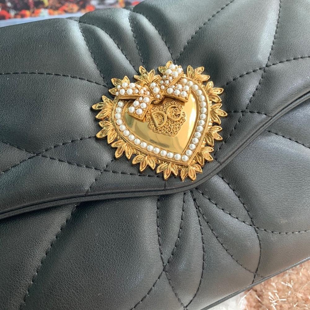 Luxury Elegant Quilted Leather Crossbody Bag – Limited Edition