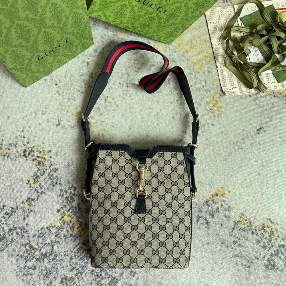 Elegant Shoulder Bag – Limited Edition