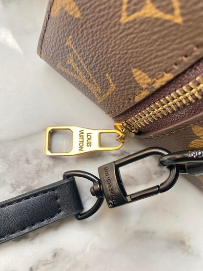 Modern Premium Studded Leather Shoulder Bag