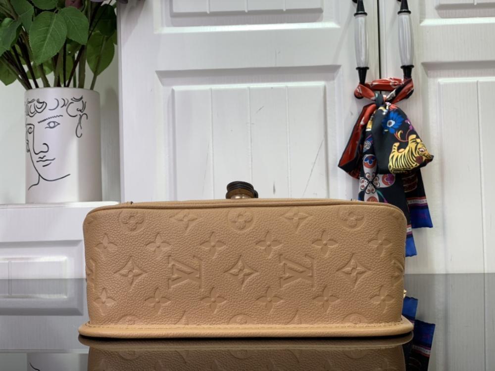 Classic Shoulder Bag