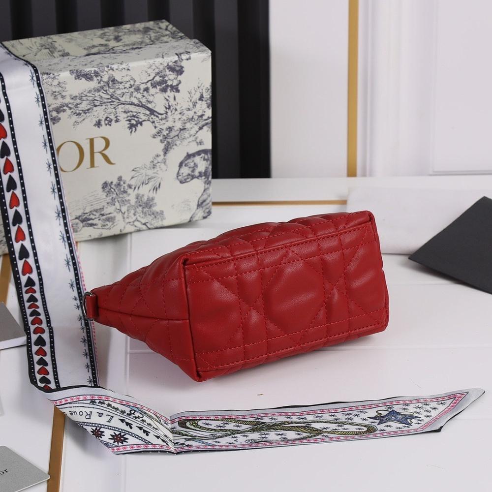 Classic Refined Quilted Leather Shoulder Bag