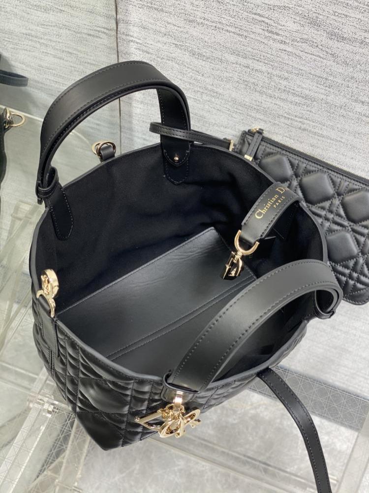 Classic Leather Shoulder Bag