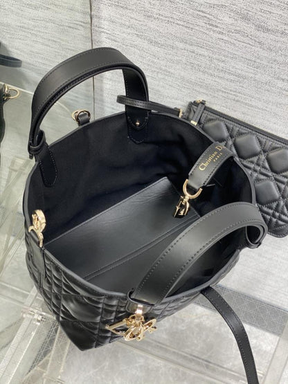Classic Leather Shoulder Bag