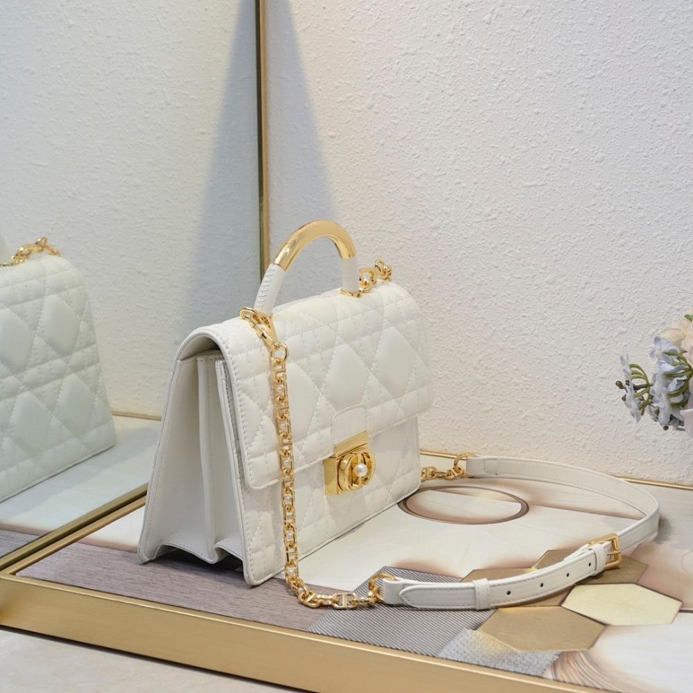 Modern Elegant Quilted Shoulder Bag