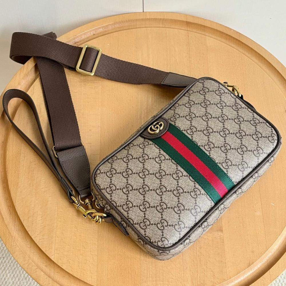 Elegant Refined Crossbody Bag