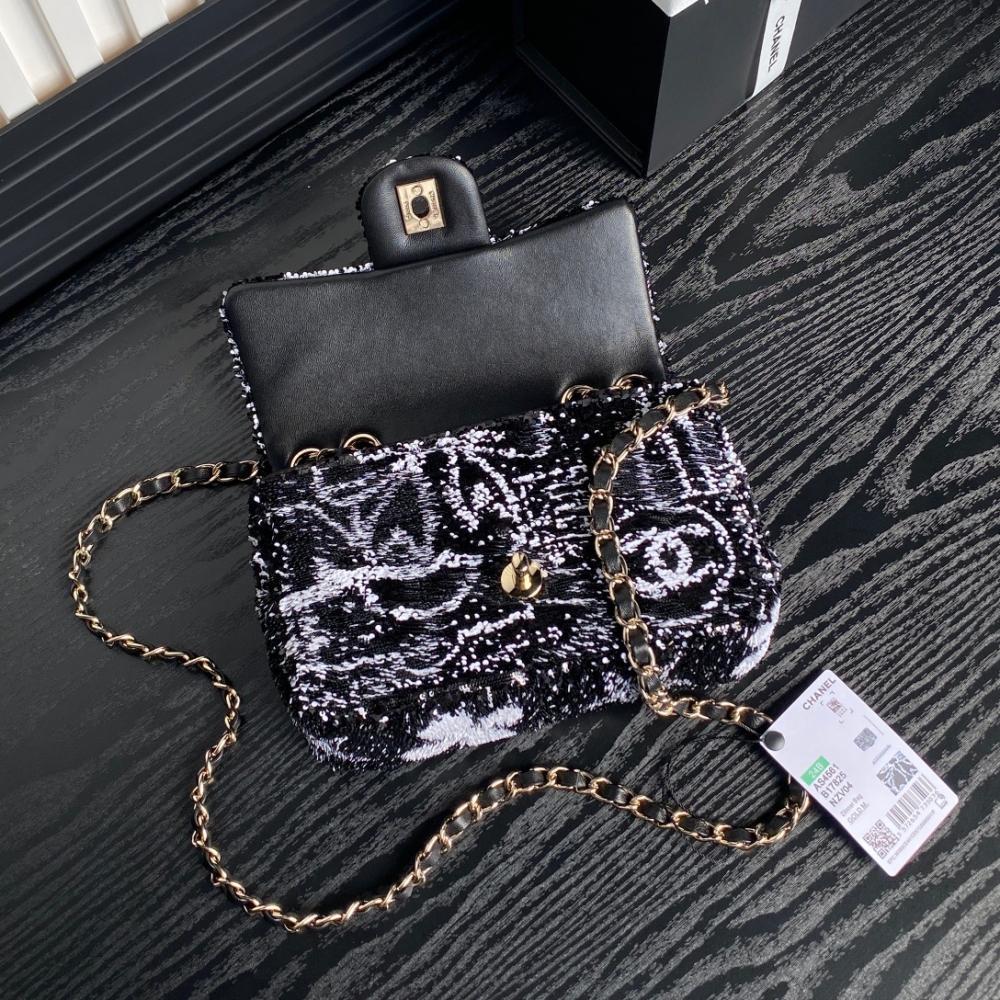 Classic Leather Shoulder Bag