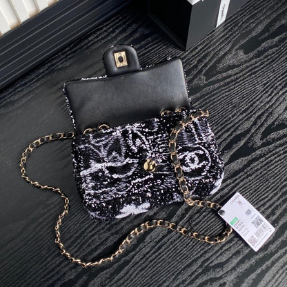 Classic Leather Shoulder Bag