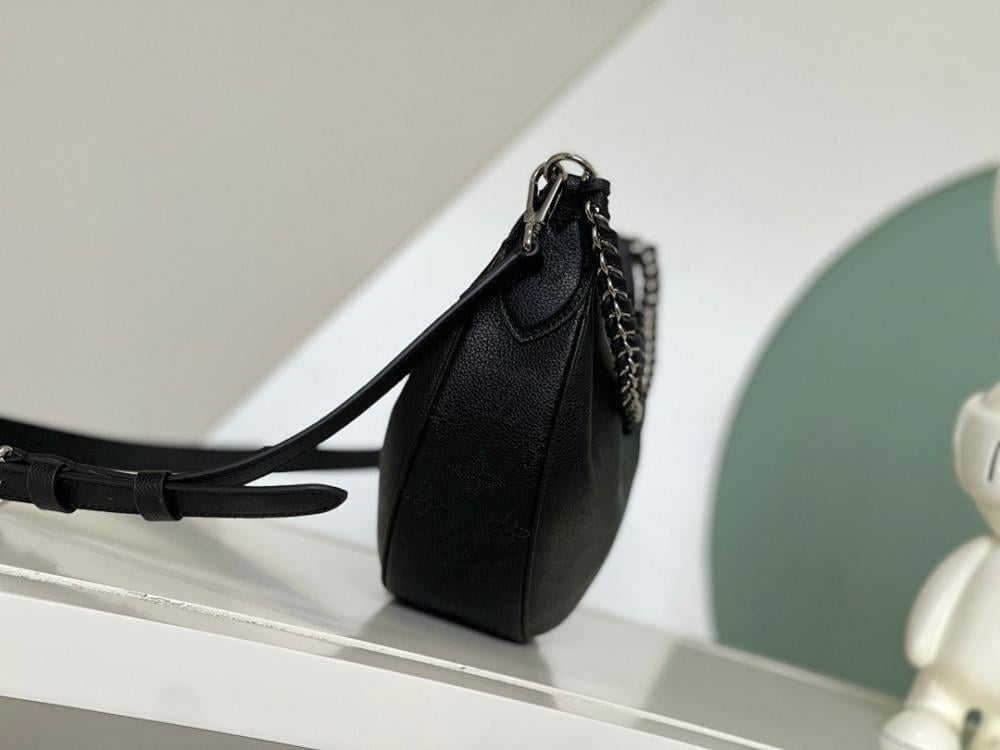 Elegant Stylish Woven Calfskin Shoulder Bag – Limited Edition