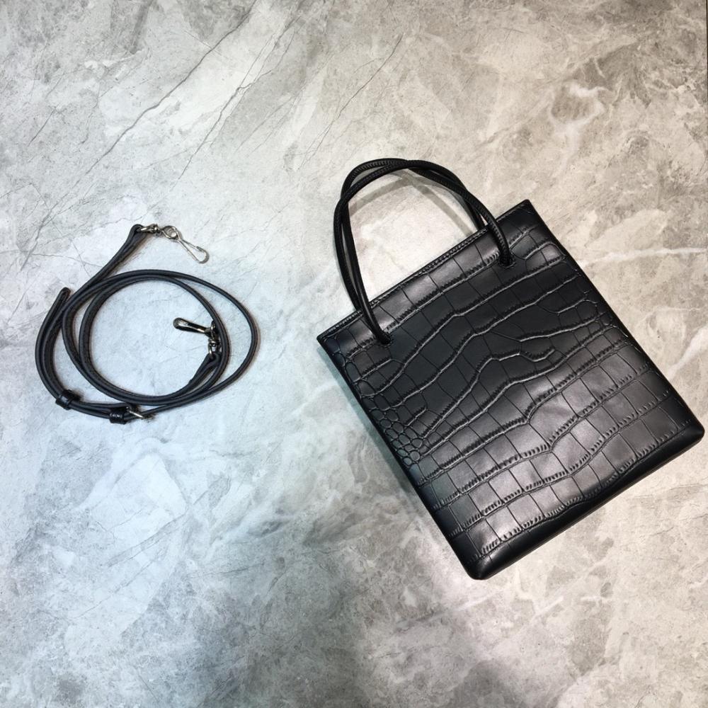 Elegant Leather Top Handle Bag