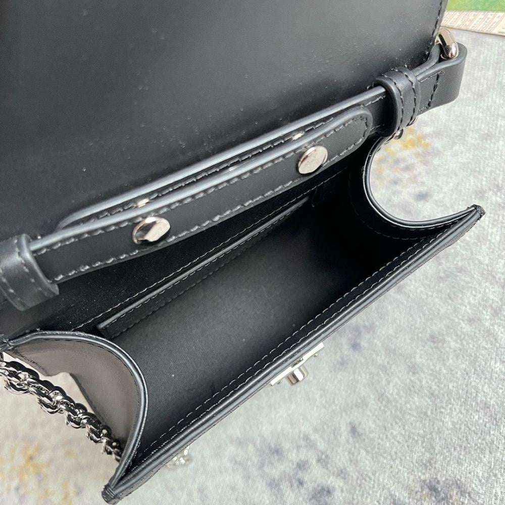 Stylish Crossbody Bag – Limited Edition