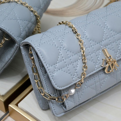 Modern Refined White Embroidered Leather Shoulder Bag