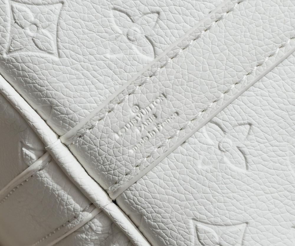 Stylish White Leather Travel Bag – Limited Edition