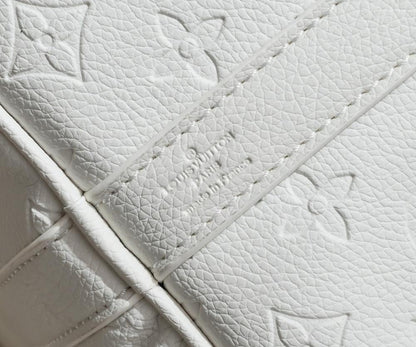Stylish White Leather Travel Bag – Limited Edition