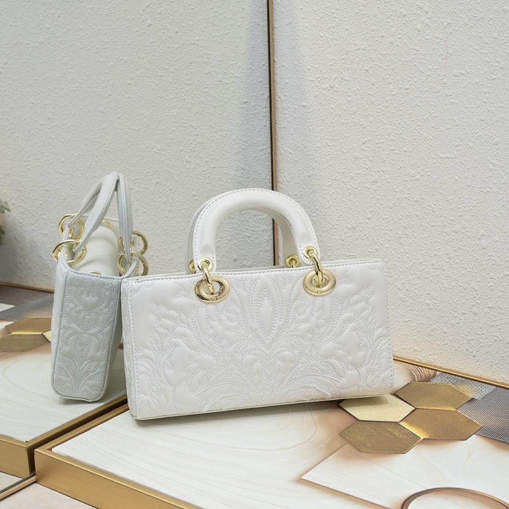Classic Refined Gold Quilted Shoulder Bag