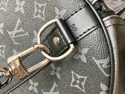 Modern Black Leather Crossbody Bag – Limited Edition