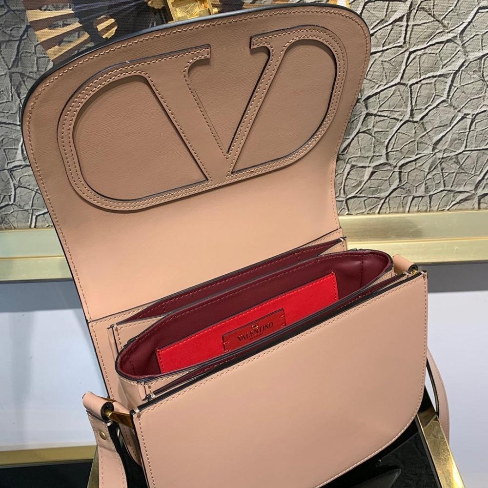 Stylish Gold Leather Shoulder Bag – Special Edition