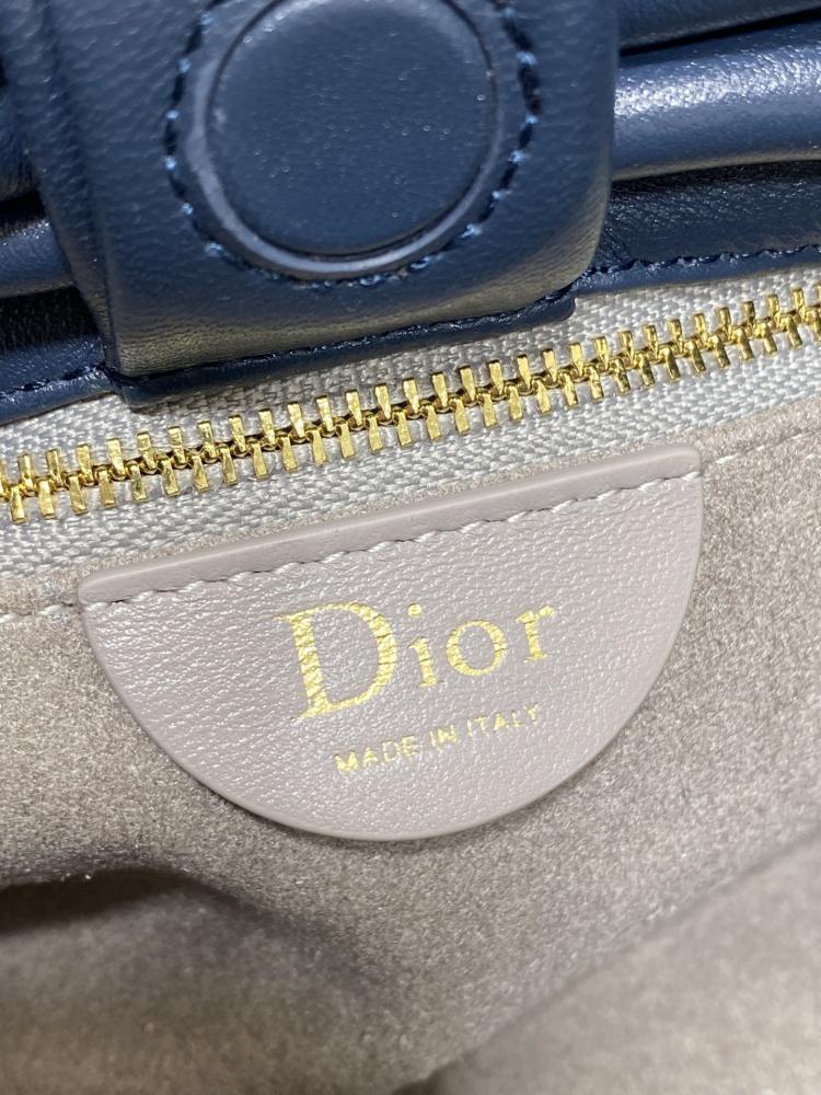 Elegant Leather Top Handle Bag
