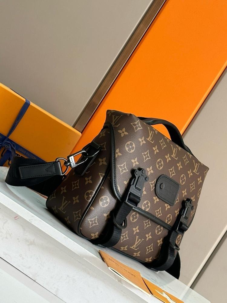 Modern Elegant Leather Travel Bag